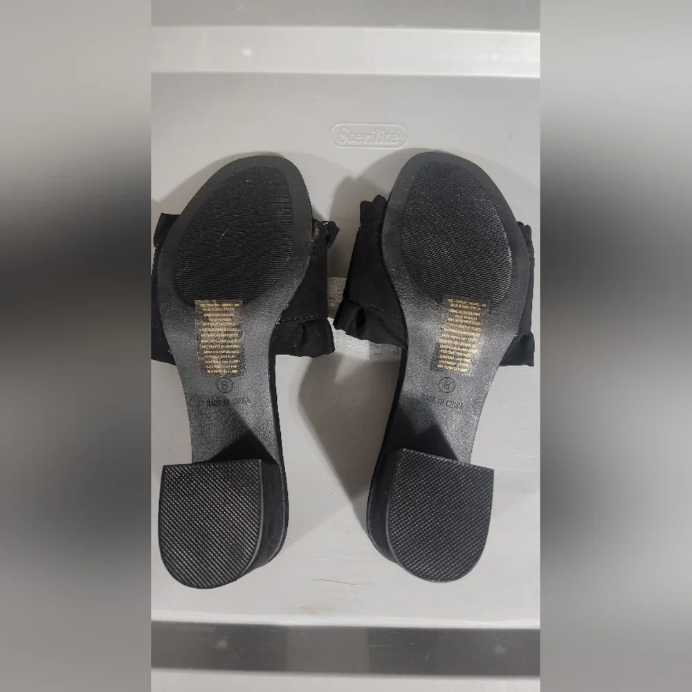 NWOB Ruffle Sueded Slides - Picture 4 of 7